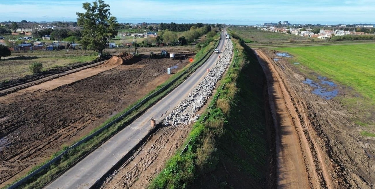 Reconstruyen un tramo estratégico de la Ruta Provincial 21 para mejorar el acceso a la zona portuaria