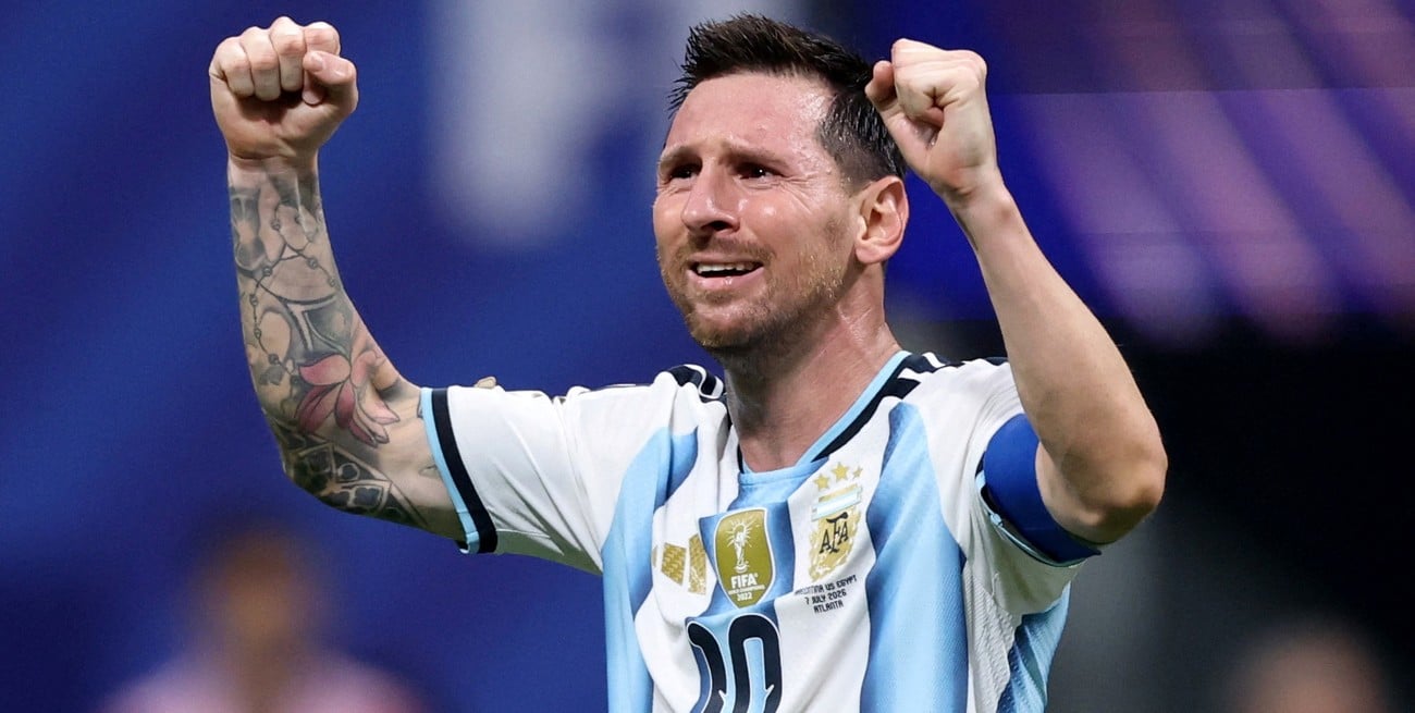Messi se para ante el ventanal de la historia para verlo a Maradona