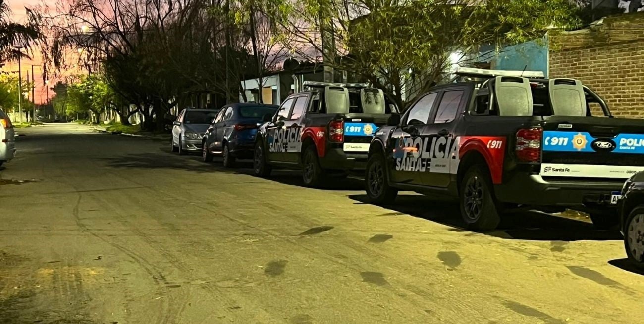 Dos detenidos y secuestro de celulares tras allanamientos en barrio Coronel Dorrego