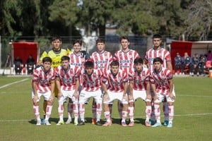 El equipo de Trionfini en el primer partido del Clausura. Foto: Prensa Unión.