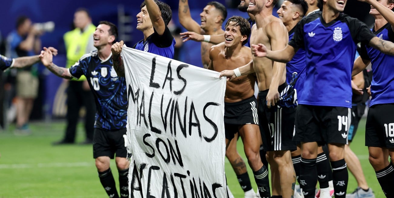 Tensión diplomática: los kelpers cuestionaron a la selección Argentina por la bandera de Malvinas
