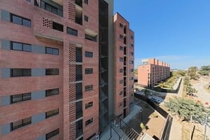 El complejo habitacional está ubicado sobre avenida Peñaloza.
