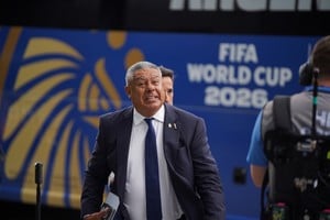 Claudio "Chiqui" Tapia en la llegada al estadio previo a Inglaterra. Foto: Fernando Nicola