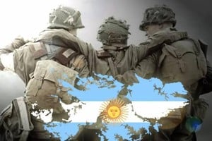 Para los argentinos, el partido contra Inglaterra es un espejo de una herida que no cierra, fundamentalmente porque la ocupación del archipiélago continúa siendo una afrenta a nuestra integridad territorial. Se cruzan en un campo de fútbol, pero el mundo no solo observa un deporte: es testigo de una colisión entre la pasión popular y el trauma histórico.