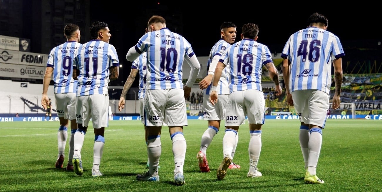 Racing goleó a Defensa y Justicia en el debut de Vojvoda y avanzó a octavos de final