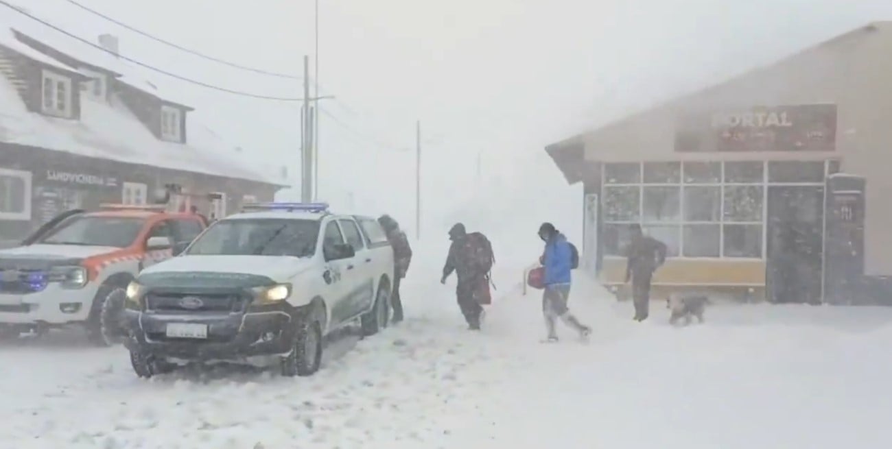 Mendoza: rescataron a tres personas atrapadas por la nieve en la alta montaña