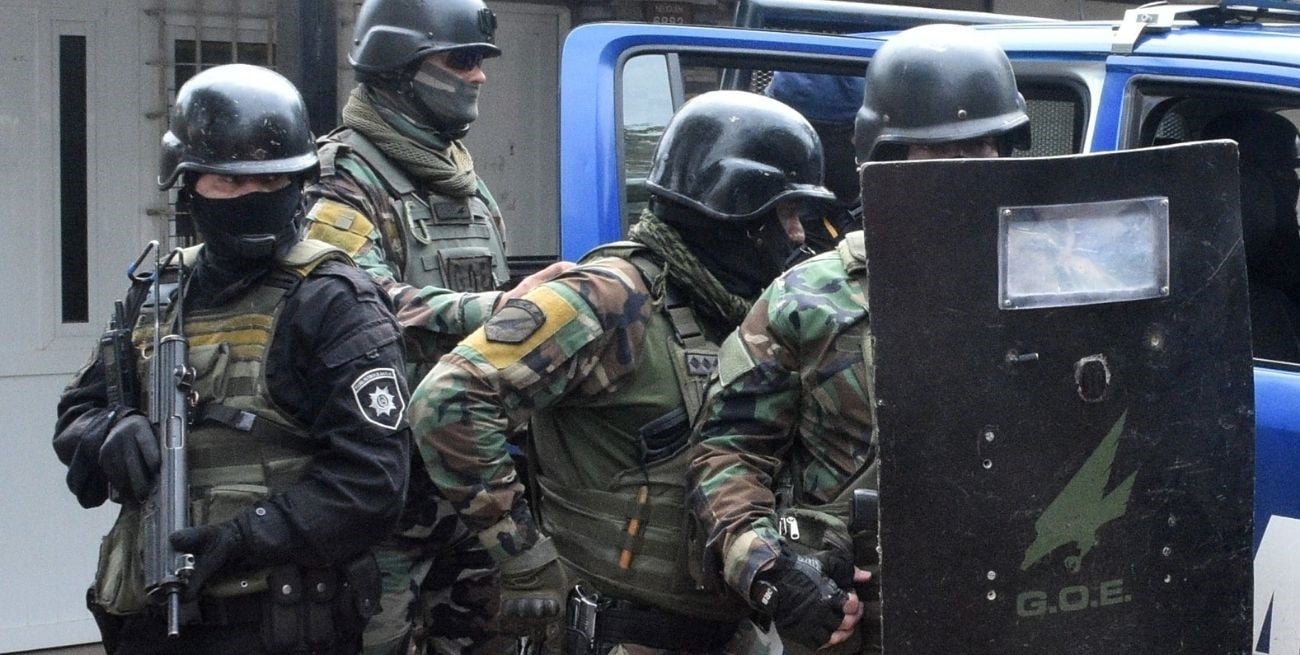 Amenazó a su expareja, se enfrentó a la policía y terminó detenido con estupefacientes
