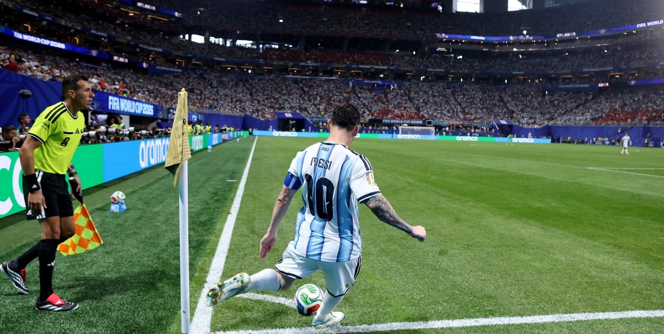 Argentina jugará con la camiseta titular la final del Mundial ante España