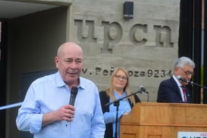 Jorge Molina encabezó la entrega de 68 viviendas para trabajadores afiliados a UPCN en la ciudad de Santa Fe.