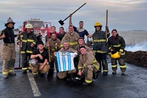 “No lo pensaron dos veces”: la historia de los bomberos santafesinos que apagaron un incendio en pleno partido de Argentina