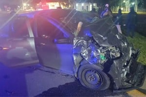 Una menor murió tras un choque entre un auto y una camioneta.