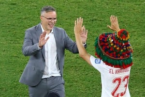 Pese a la eliminación ante Francia, Marruecos mantendrá a Mohamed Ouahbi como entrenador