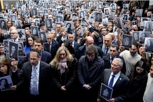 Javier Milei participó del acto por los 32 años del atentado a la AMIA. Foto: Oficina del Presidente.