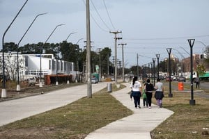 Las nuevas sendas peatonales de la avenida a la que le faltaba una mano. MCSF