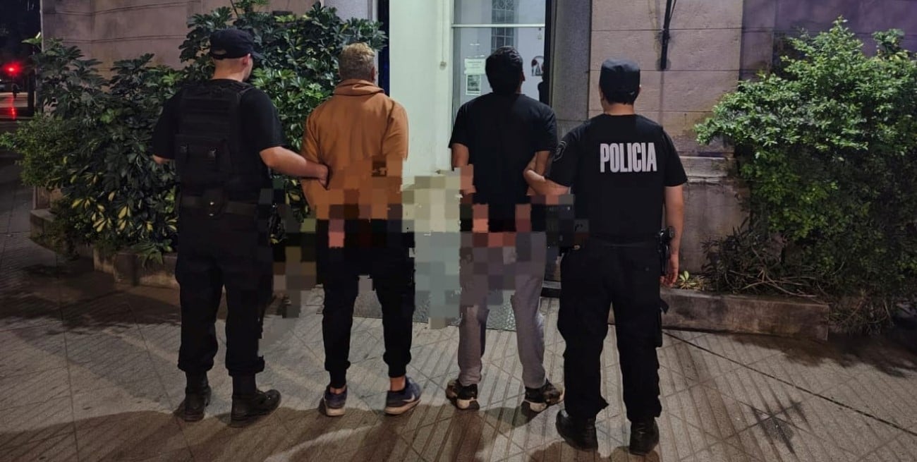 Detuvieron a dos hombres que circulaban con droga e intentaron sobornar a la policía