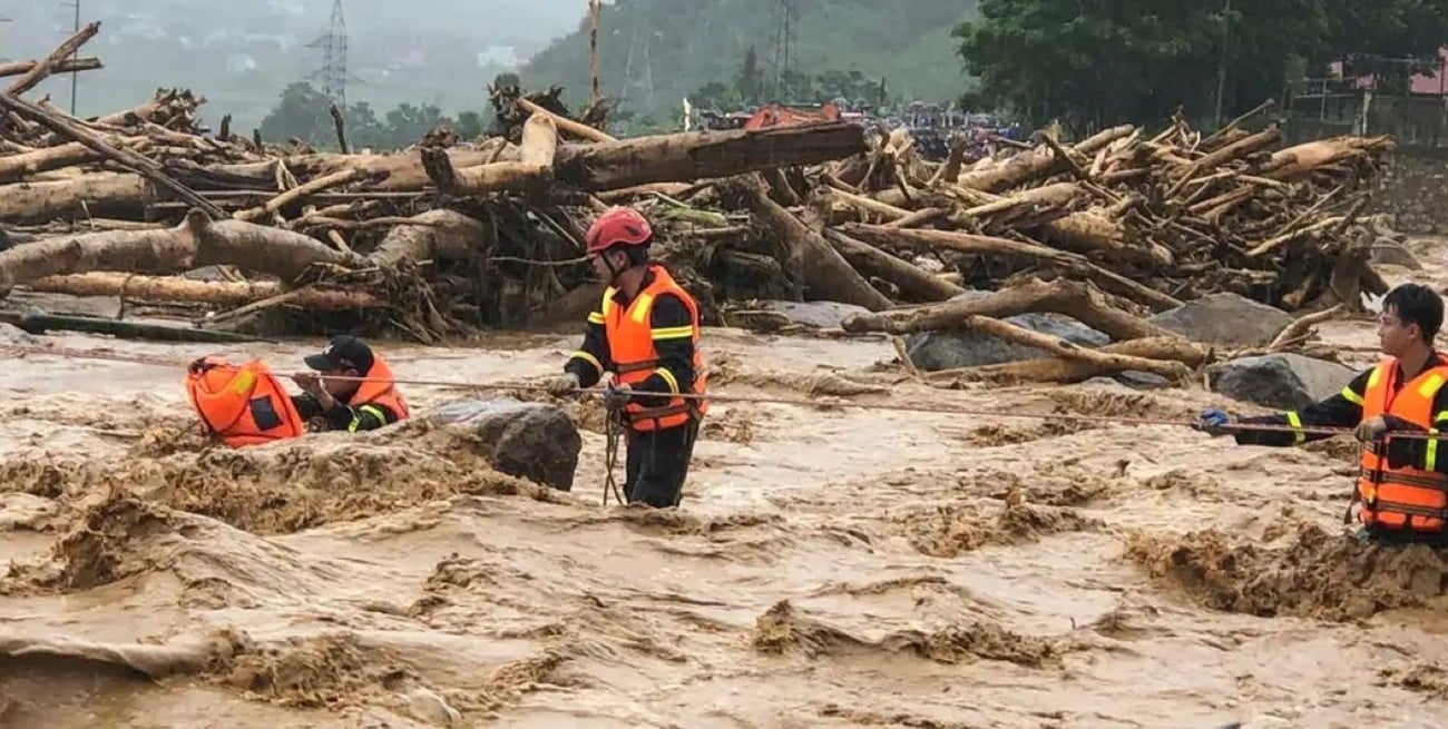 Vietnam: una inundación repentina dejó cuatro muertos y varios desaparecidos en el norte del país