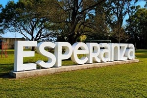Las letras corpóreas ya reciben a quienes ingresan a Esperanza