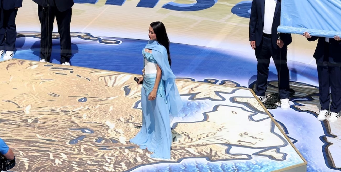 Tras su firme descargo en redes, María Becerra reapareció en España con la bandera argentina y revolucionó Barcelona
