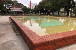 Así luce la renovada fuente de la Plaza Colón, junto al Palomar, tras su restauración y puesta en valor. El Litoral.

El Litoral.