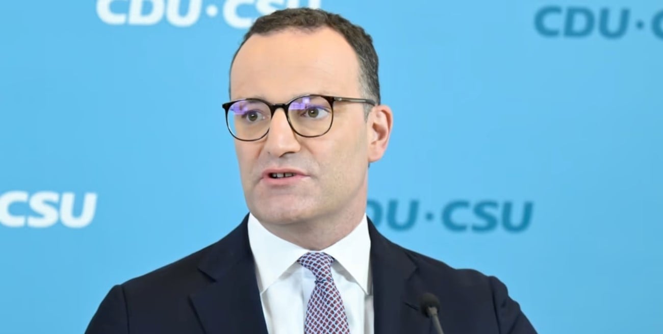 Renunció un importante dirigente de Alemania tras ser padre por gestación subrogada en Estados Unidos