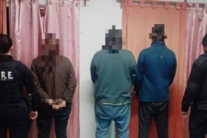 La mujer y los dos hombres fueron puestos a disposición de la fiscalía. Foto: El Litoral