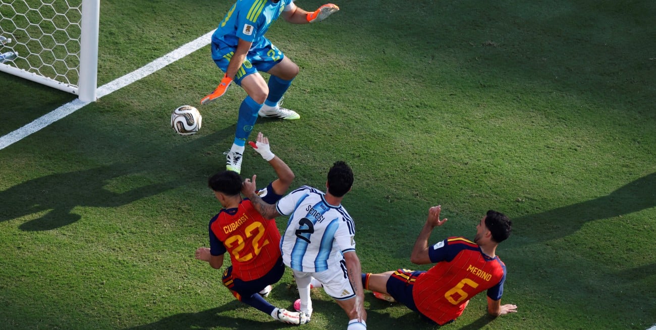 Argentina-España y el gol en contra que no fue