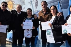 Gramajo hizo entrega de aportes correspondientes al Fondo para la Atención de Necesidades Inmediatas (FANI) del Ministerio de Educación de la Provincia de Santa Fe.