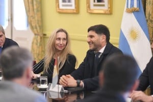 El gobernador de Santa Fe, Maximiliano Pullaro, junto a la secretaria de la Presidencia, Karina Milei. Crédito: Presidencia