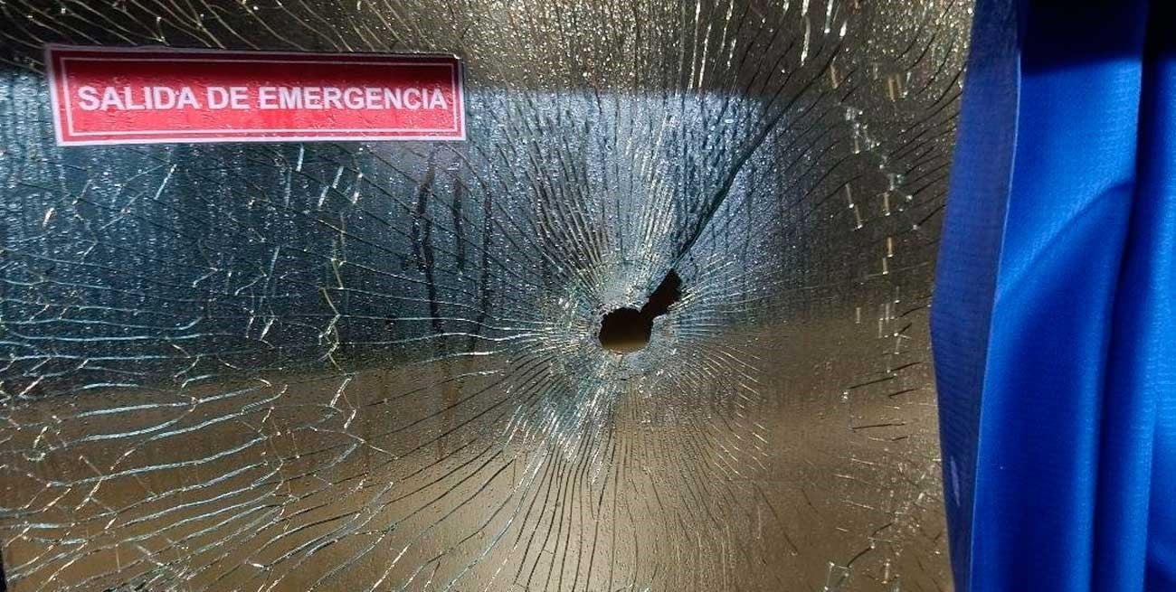 Balearon colectivos con hinchas de Tigre en Uruguay