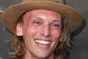 Tras interpretar a Vecna en Stranger Things, el actor dará un giro para integrarse al universo Tolkien.