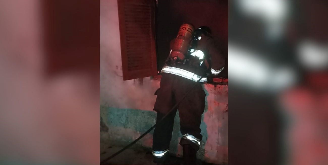 Una precaria vivienda se incendió de madrugada en Santo Tomé