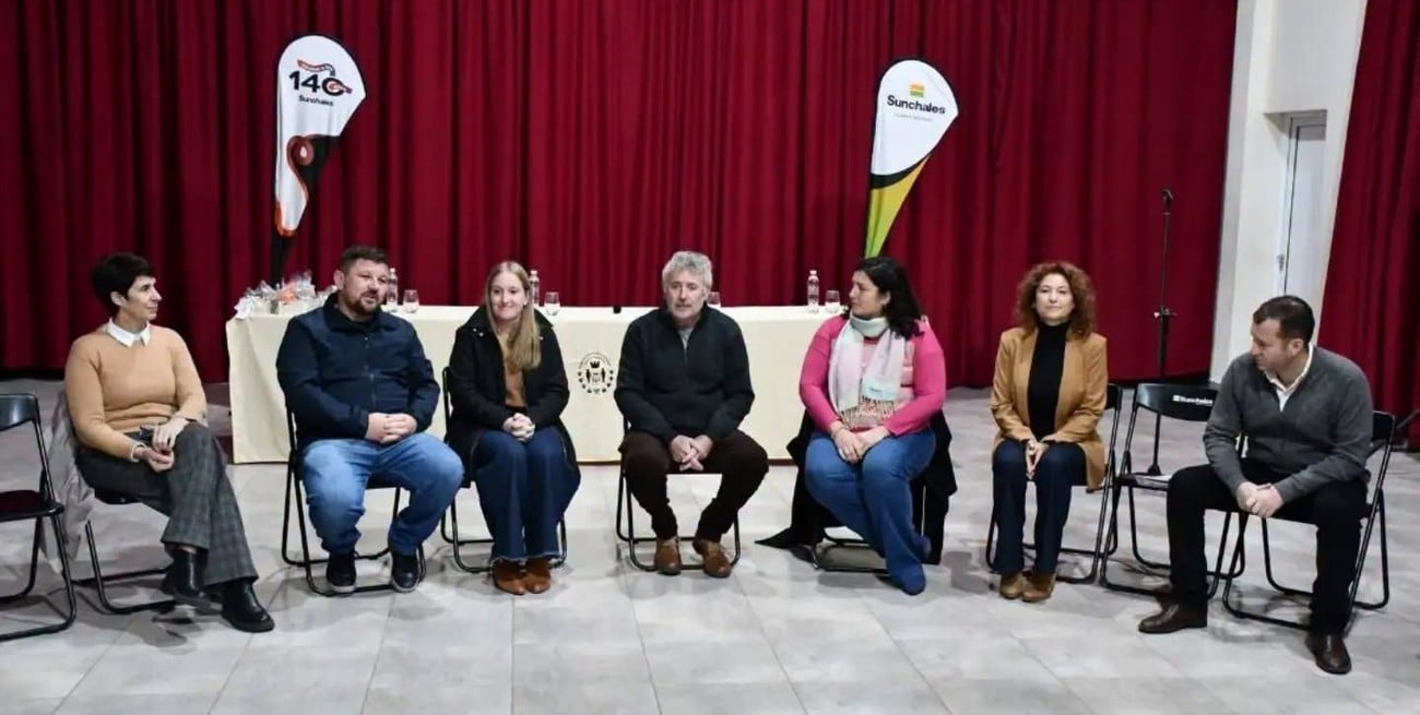 Ocho familias de Sunchales recibieron las escrituras de sus viviendas y consolidaron el sueño de la casa propia