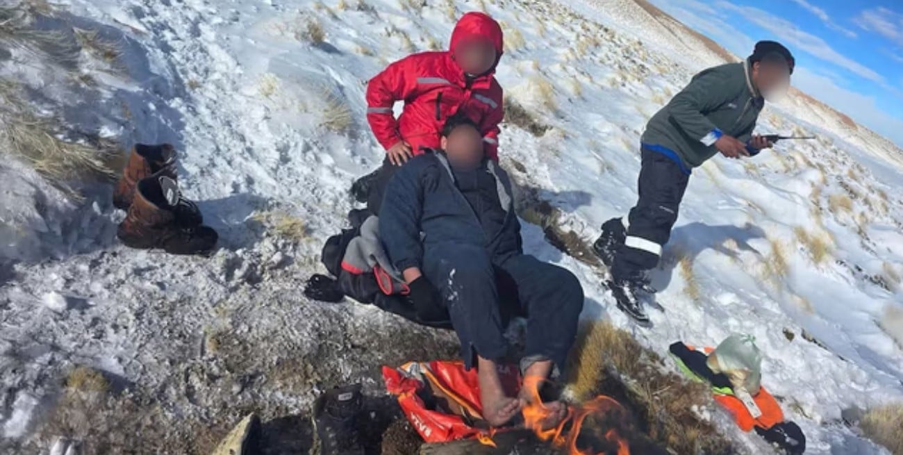 Rescataron con vida a cuatro mineros tras pasar tres noches atrapados por la nieve en Catamarca