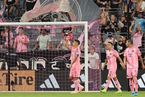 Luis Suárez convirtió de penal el gol que le dio el triunfo a Inter Miami en Montreal. Foto: Reuters