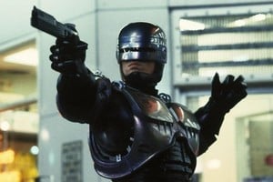 Peter Weller como el protagonista original, quien originalmente había sido el oficial Alex J. Murphy. Foto: Gentileza Metro-Goldwyn-Mayer