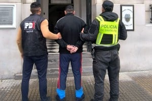 La detención se concretó en la intersección de Estanislao Zeballos y Facundo Zuviría. Foto: Prensa PDI