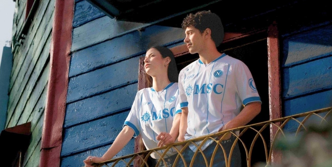 Napoli presentó su nueva camiseta con un homenaje a La Boca y al vínculo con Argentina