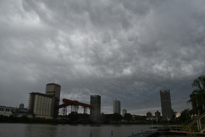 Imagen de referencia. Anticipo de lluvia y tormenta, Puerto Santa Fe.