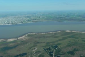 Partes altas y bajas del campo de dunas longitudinales tal como se ve hoy día fuera de la defensa, en la margen Este de la laguna Setúbal. Gentileza.