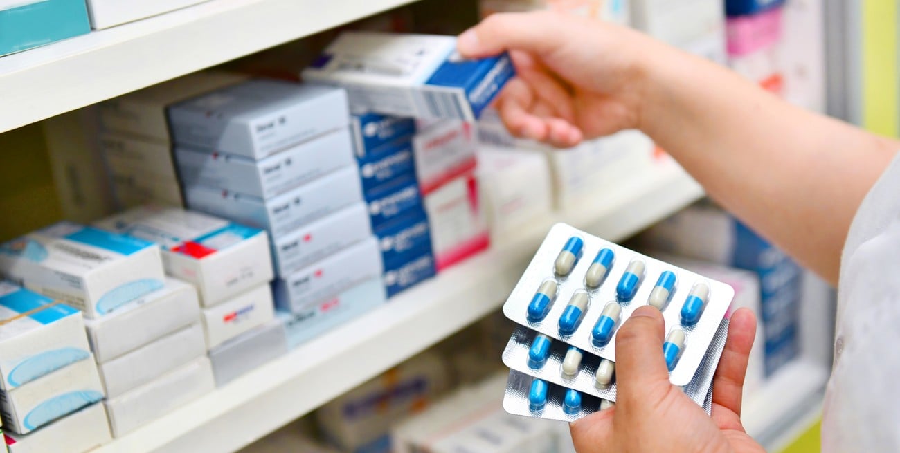 Farmacéuticos advierten que la venta de medicamentos fuera de farmacias pone en riesgo la salud pública