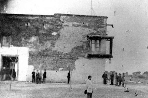 Antiguo edificio de la Aduana. En él se acuarteló el general Viamonte antes de ser vencido por las tropas de Mariano Vera y Estanislao López en marzo de 1816. Estaba ubicado donde hoy se levantan la Legislatura Provincial y la Plaza Italia.