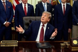 Trump aplicará una tasa general del 10% a las exportaciones argentinas, pero dejará fuera del nuevo muro arancelario los bienes incluidos en el pacto bilateral. Foto: REUTERS / Evelyn Hockstein.