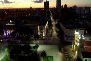 Bella postal aérea de la Av. Gral . López, desde el este al oeste. Foto: Fernando Nicola