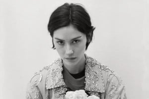 Abrams vuelve a colaborar con el productor y compositor Aaron Dessner para ampliar su universo sonoro, sin abandonar la sensibilidad intimista que se convirtió en su sello. Foto: Gentileza Julie Greve