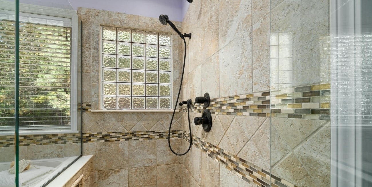Walk-in shower: la tendencia italiana que transforma los baños modernos