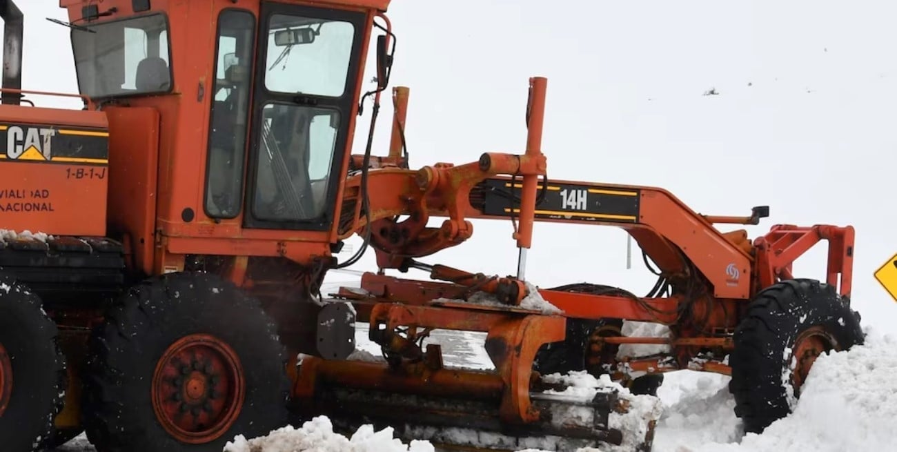 Temporal de nieve en Mendoza: evacuaron a más de 100 personas y advierten por el viento Zonda