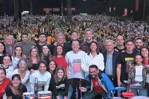 El Partido Socialista convocó a un almuerzo multitudinario en la ciudad de Rosario, adonde llegaron más de 5 mil militantes, dirigentes y simpatizantes de toda la provincia de Santa Fe y de otros puntos del país
