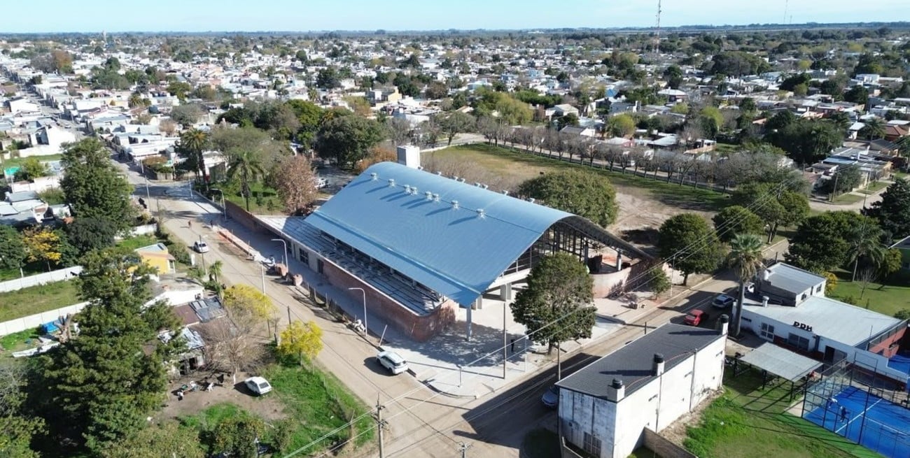 Coronda: el futuro gimnasio del CEF N.º 22 comienza a mostrar su forma definitiva