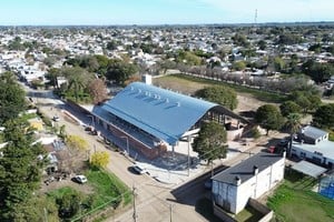 El nuevo gimnasio del CEF N.º 22 de Coronda entra en su etapa final y ya registra un 80 % de avance