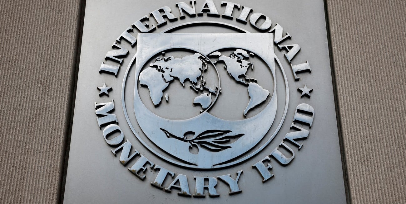 Bolivia da luz verde a un crédito de USD 1.900 millones del FMI en medio de su crisis económica